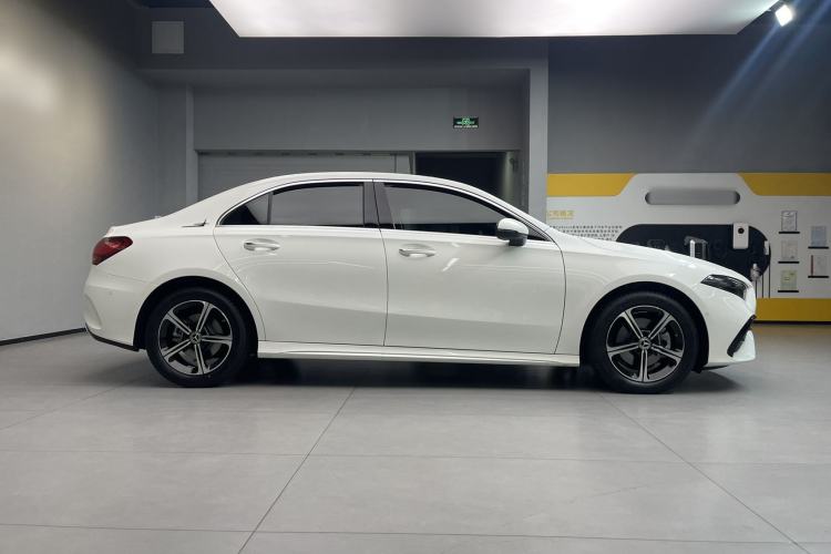 Used Mercedes-Benz A-Class 2025 A 200 L Fashion Model Exterior 4