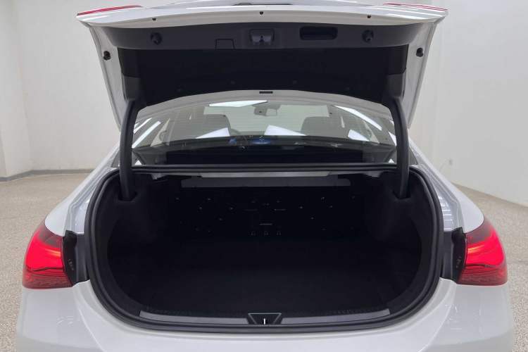 Used Mercedes-Benz A-Class 2025 A 200 L Fashion Model Interior 9