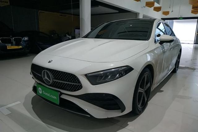Ojetý Mercedes-Benz A-Class 2025 A 200 L Fashion Model