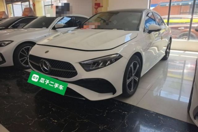 Ojetý Mercedes-Benz A-Class 2025 A 200 L Fashion Model