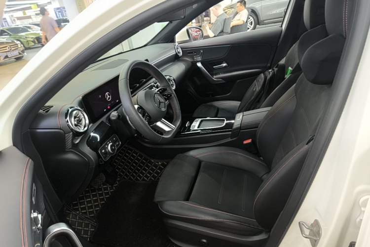 Used Mercedes-Benz A-Class 2025 A 200 L Fashion Model Left Front Seat