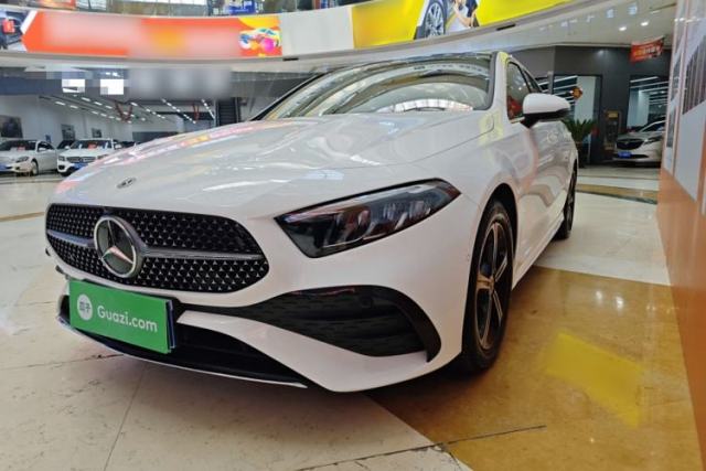 Ojetý Mercedes-Benz A-Class 2025 A 200 L Fashion Model