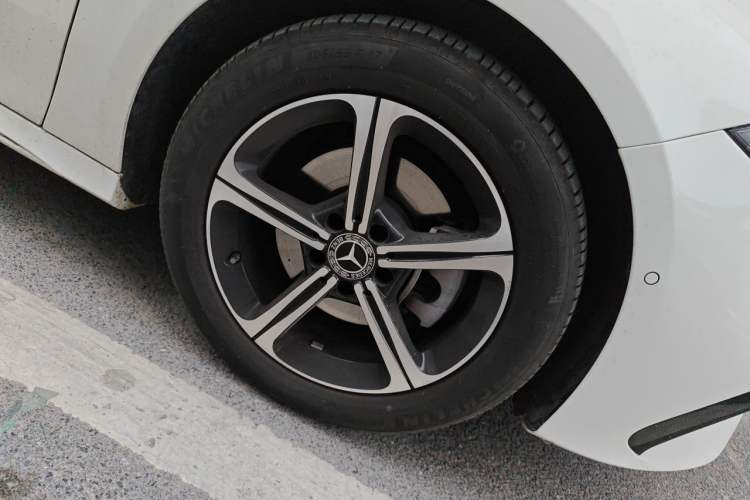 Used Mercedes-Benz A-Class 2025 A 200 L Fashion Model Right Front Wheel Hub