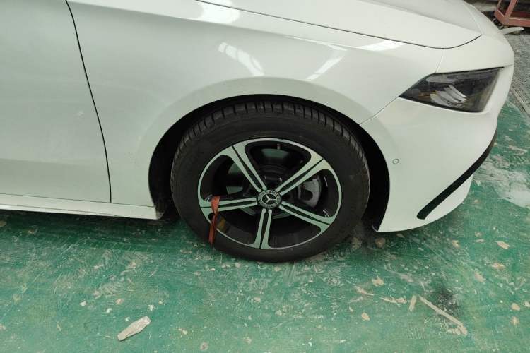 Used Mercedes-Benz A-Class 2025 Facelifted A 200 L Fashion Edition Right Front Wheel Hub
