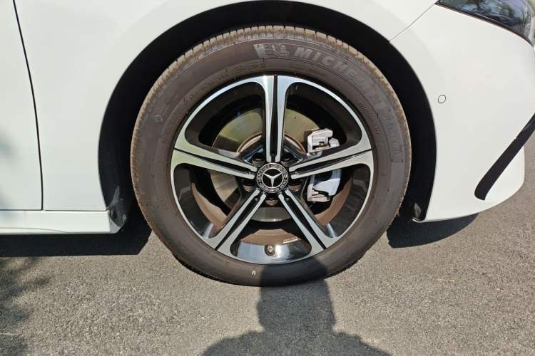 Used Mercedes-Benz A-Class 2025 A 200 L Fashion Model Right Front Wheel Hub