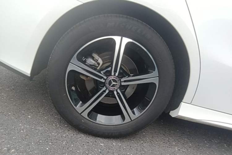 Used Mercedes-Benz A-Class 2025 A 200 L Fashion Model Right Rear Wheel Hub