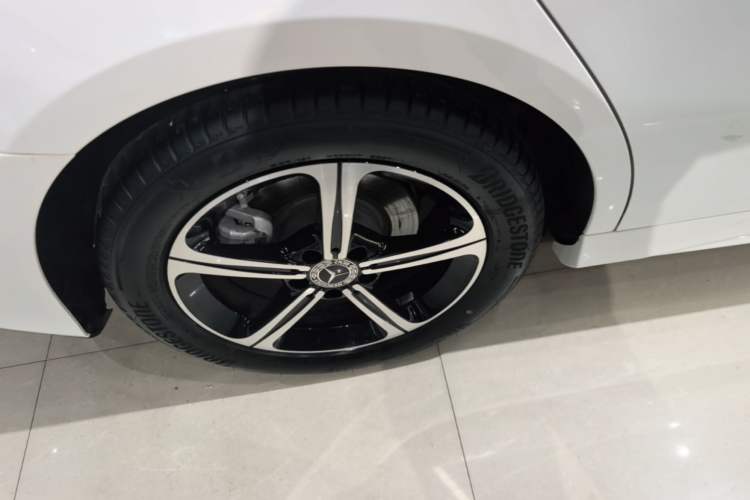 Used Mercedes-Benz A-Class 2025 A 200 L Fashion Model Right Rear Wheel Hub