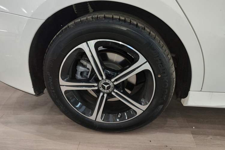 Used Mercedes-Benz A-Class 2025 A 200 L Fashion Model Right Rear Wheel Hub
