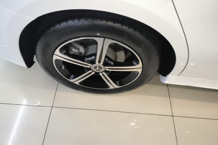 Used Mercedes-Benz A-Class 2025 A 200 L Fashion Model Right Rear Wheel Hub