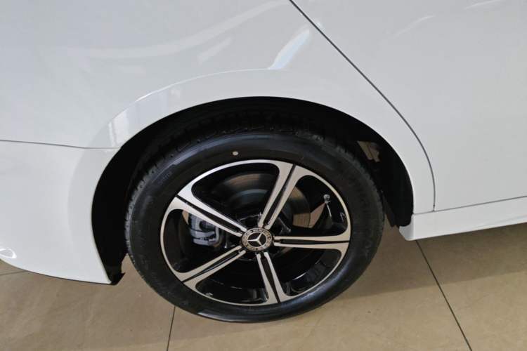 Used Mercedes-Benz A-Class 2025 A 200 L Fashion Model Right Rear Wheel Hub