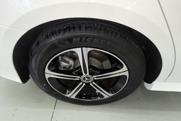 Used Mercedes-Benz A-Class 2025 A 200 L Fashion Model Right Rear Wheel Hub