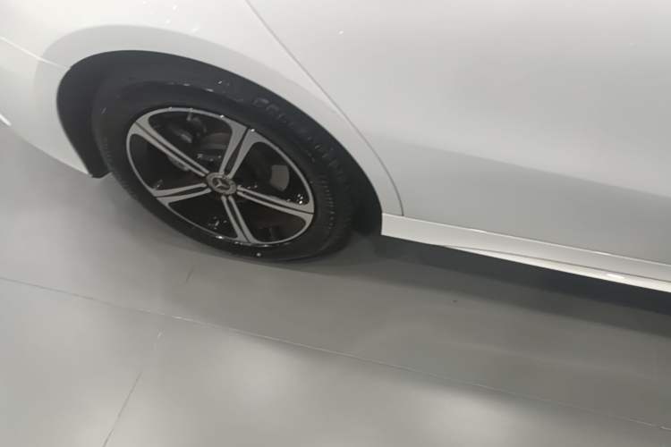 Used Mercedes-Benz A-Class 2025 A 200 L Fashion Model Right Rear Wheel Hub