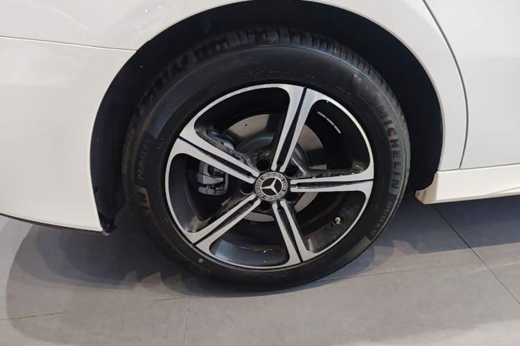 Used Mercedes-Benz A-Class 2025 A 200 L Fashion Model Right Rear Wheel Hub