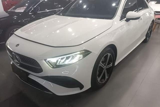 Ojetý Mercedes-Benz A-Class 2025 A 200 L Fashion Model