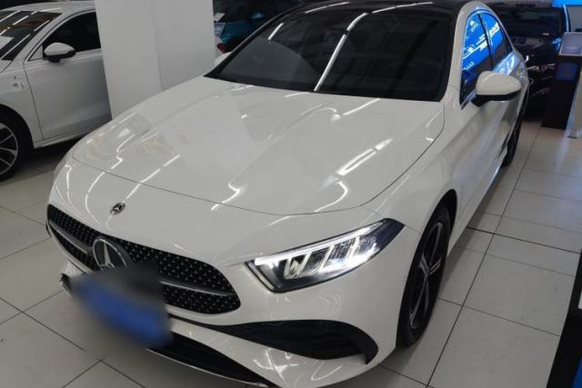 Ojetý Mercedes-Benz A-Class 2025 A 200 L Fashion Model