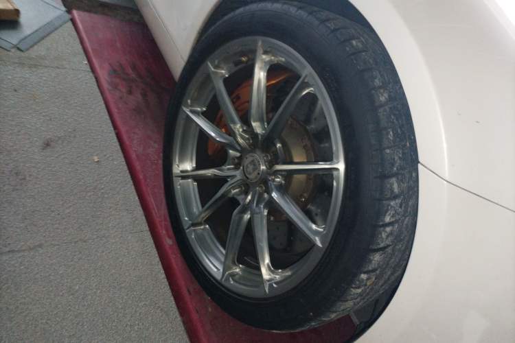 Used Mercedes-Benz AMG GT 2015 AMG GT S Right Front Wheel Hub