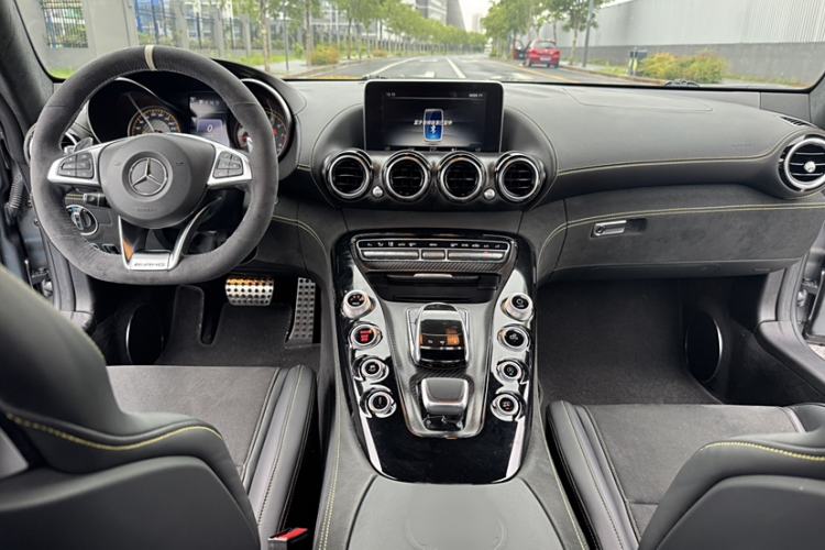 Used Mercedes-Benz AMG GT 2016 AMG GT Interior 4