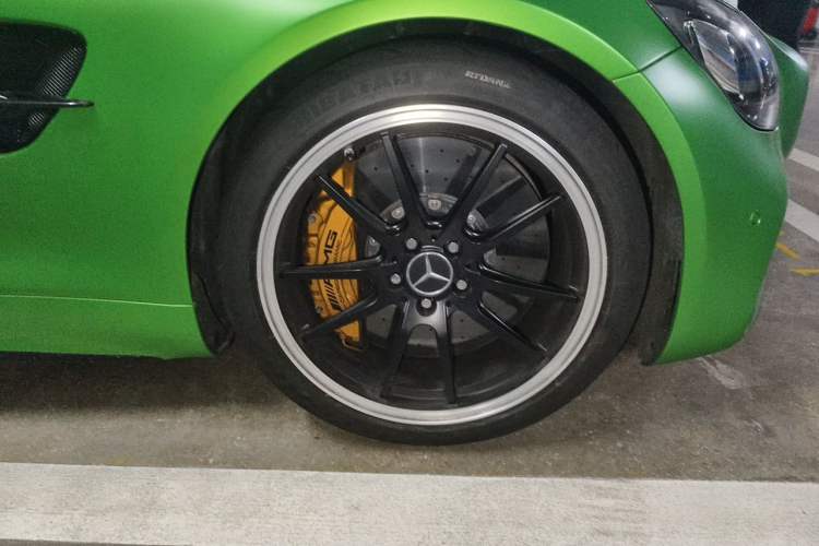 Used Mercedes-Benz AMG GT 2017 AMG GT R Right Front Wheel Hub