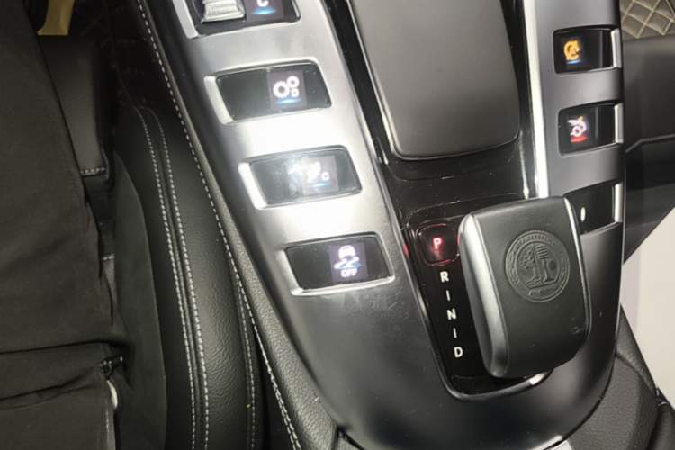 Used Mercedes-Benz AMG GT 2019 AMG GT 50 four-door sports car Gear Lever