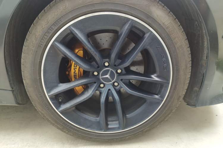 Used Mercedes-Benz AMG GT 2019 AMG GT 50 four-door sports car Right Front Wheel Hub