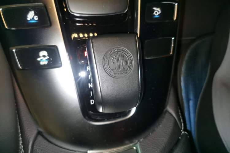 Used Mercedes-Benz AMG GT 2019 AMG GT 50 four-door sports car Gear Lever