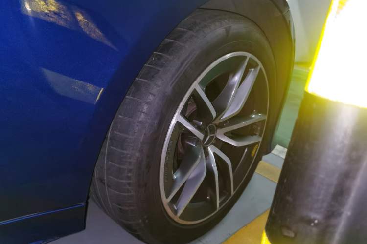 Used Mercedes-Benz AMG GT 2019 AMG GT 50 four-door sports car Right Front Wheel Hub