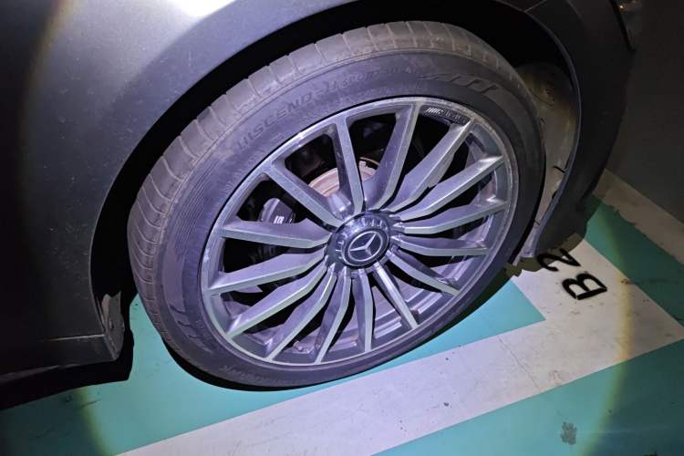 Used Mercedes-Benz AMG GT 2019 AMG GT 50 four-door sports car Right Front Wheel Hub
