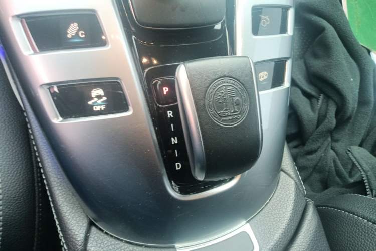 Used Mercedes-Benz AMG GT 2019 AMG GT 50 four-door sports car Gear Lever