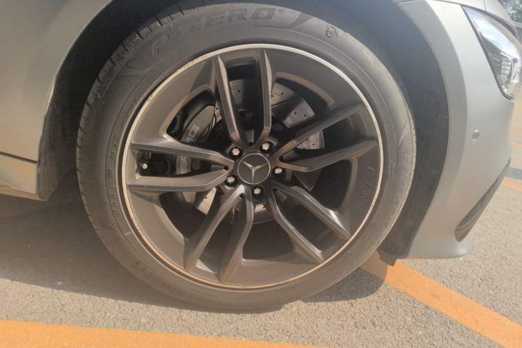 Used Mercedes-Benz AMG GT  Right Front Wheel Hub