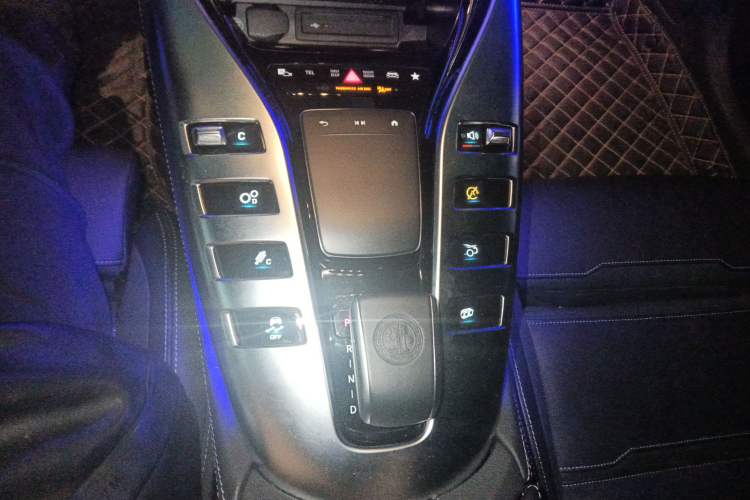Used Mercedes-Benz AMG GT 2022 AMG GT 50 4MATIC+ Four-Door Coupe Gear Lever