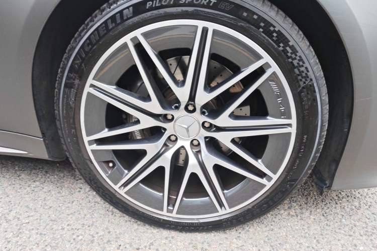 Used Mercedes-Benz AMG GT 2022 AMG GT 50 4MATIC+ Four-Door Coupe China Edition Right Front Wheel Hub