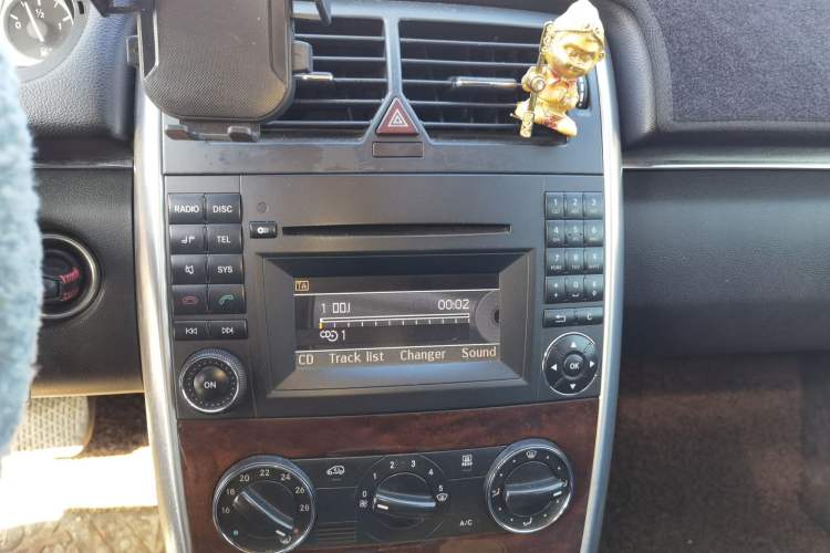 Used Mercedes-Benz B-Class 2009 B 200 Luxury Model Audio And AC Panel