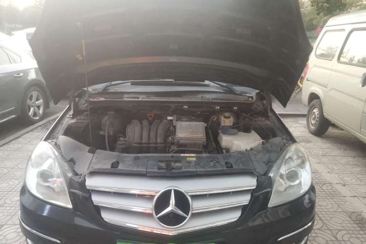 Used Mercedes-Benz B-Class 2009 B 200 Fashion Model Engine Bay