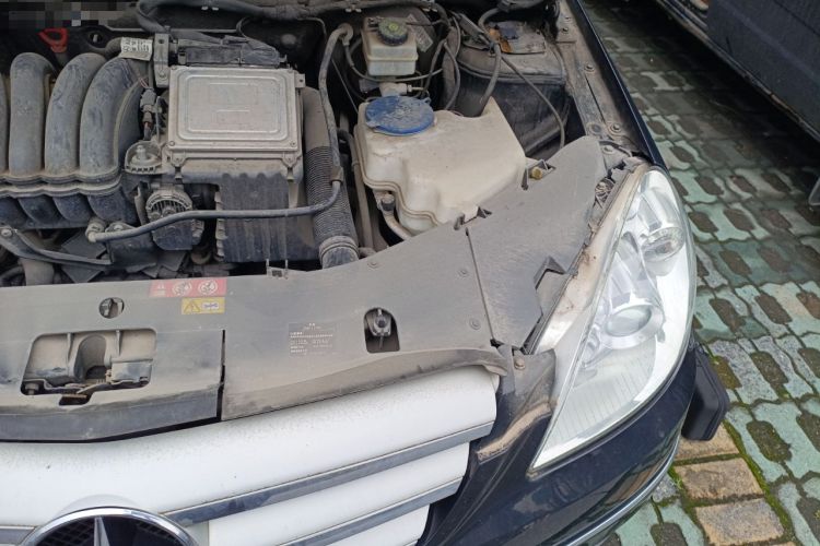 Used Mercedes-Benz B-Class 2009 B 200 Luxury Model Engine Bay Left