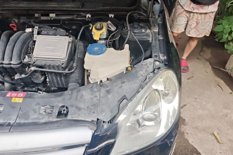 Used Mercedes-Benz B-Class 2009 B 200 Sport Edition Engine Bay Left