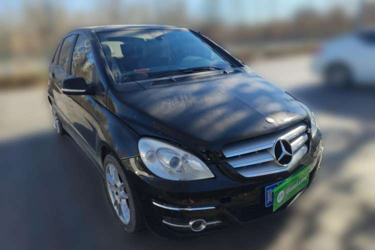Used Mercedes-Benz B-Class 2009 B 200 Fashion Model Front Right 45 Deg