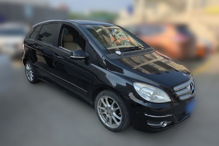 Used Mercedes-Benz B-Class 2009 B 200 Fashion Model Front Right 45 Deg