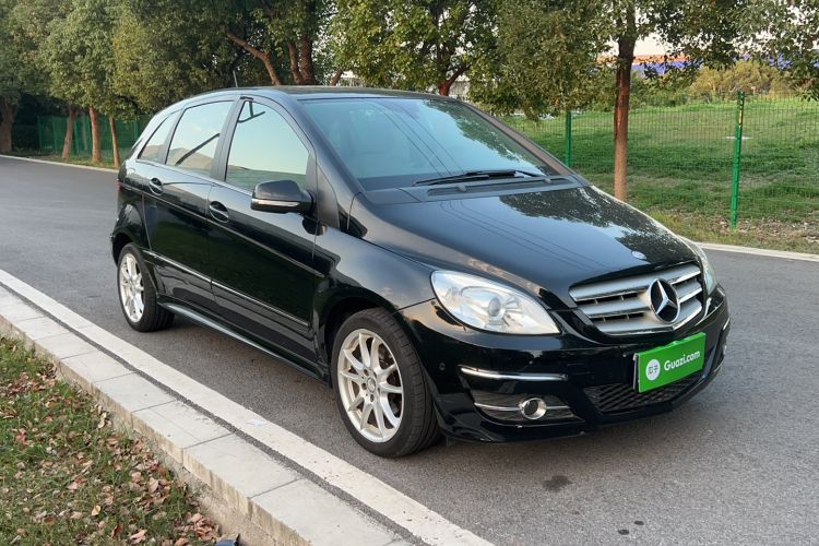 Used Mercedes-Benz B-Class 2009 B 200 Fashion Model Front Right 45 Deg