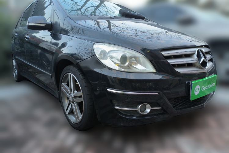 Used Mercedes-Benz B-Class 2009 B 200 Luxury Model Front Right 45 Deg