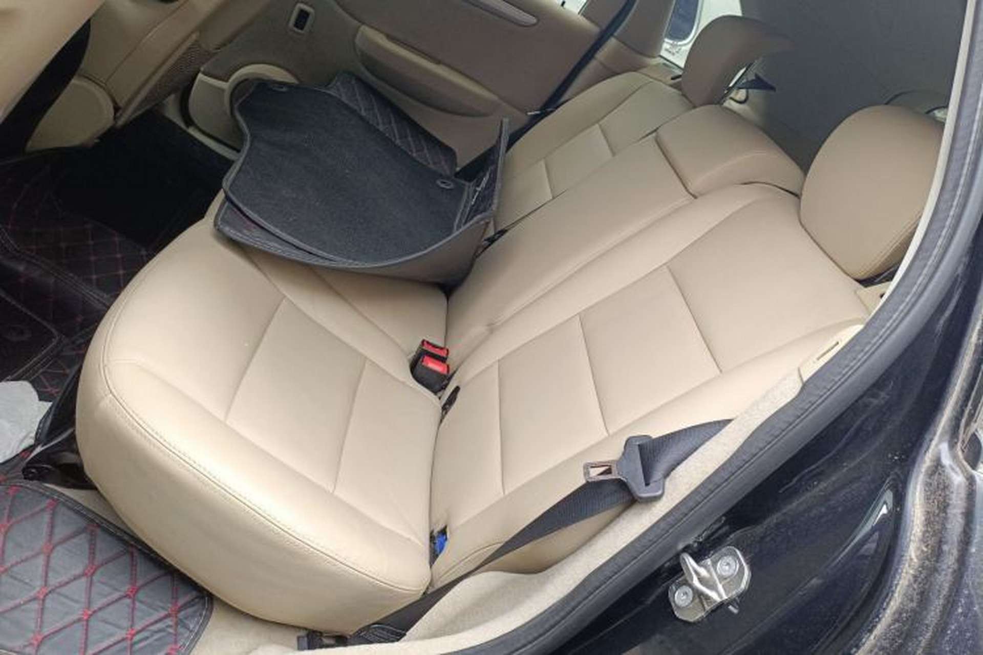 Used Mercedes-Benz B-Class 2009 B 200 Luxury Model Left Rear Seat