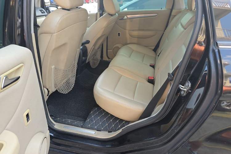 Used Mercedes-Benz B-Class 2009 B 200 Fashion Model Left Rear Seat
