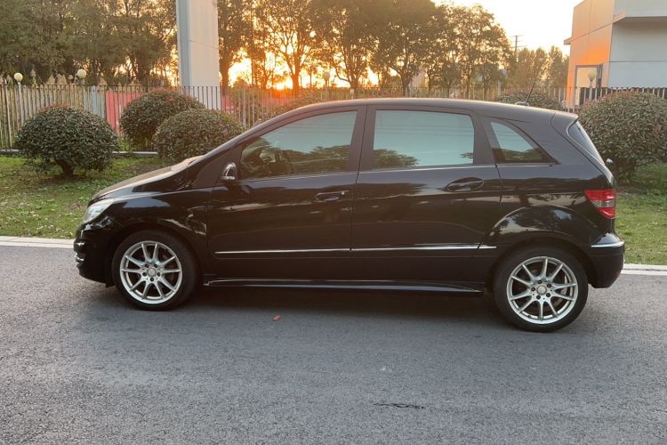 Used Mercedes-Benz B-Class 2009 B 200 Fashion Model Left Side
