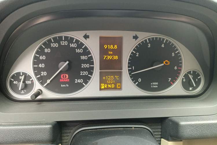Used Mercedes-Benz B-Class 2009 B 200 Luxury Model Odometer Close Up