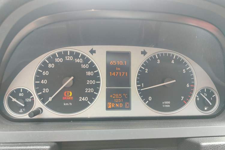 Used Mercedes-Benz B-Class 2009 B 200 Fashion Model Odometer Close Up
