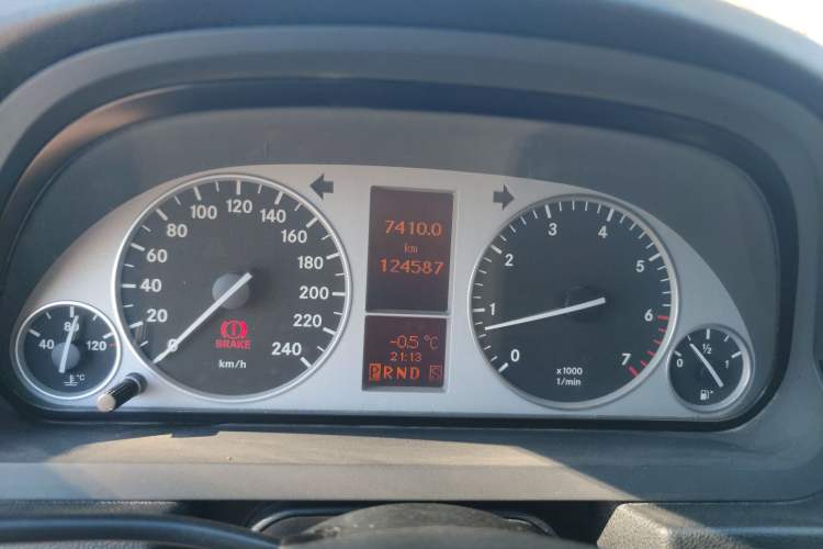 Used Mercedes-Benz B-Class 2009 B 200 Fashion Model Odometer Close Up