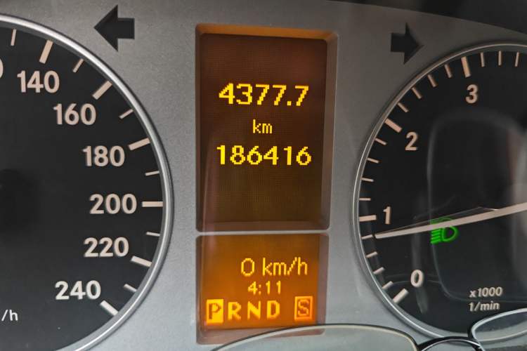 Used Mercedes-Benz B-Class 2009 B 200 Luxury Model Odometer Close Up