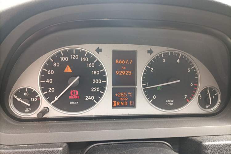 Used Mercedes-Benz B-Class 2009 B 200 Fashion Model Odometer Close Up