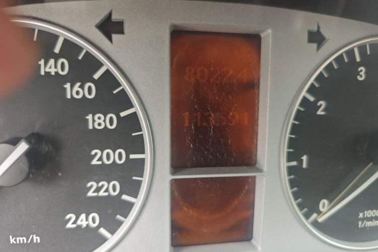 Used Mercedes-Benz B-Class 2009 B 200 Fashion Model Odometer Close Up