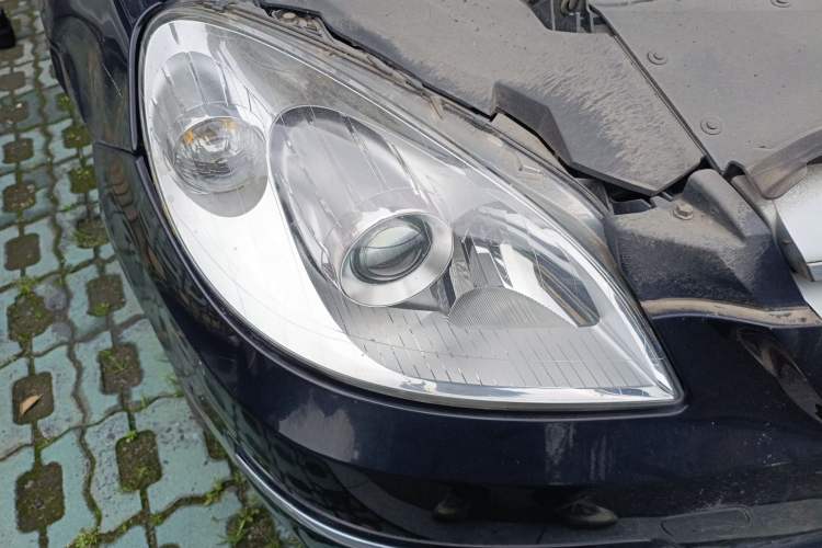 Used Mercedes-Benz B-Class 2009 B 200 Luxury Model Right Front Headlight
