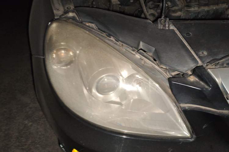 Used Mercedes-Benz B-Class 2009 B 200 Luxury Model Right Front Headlight